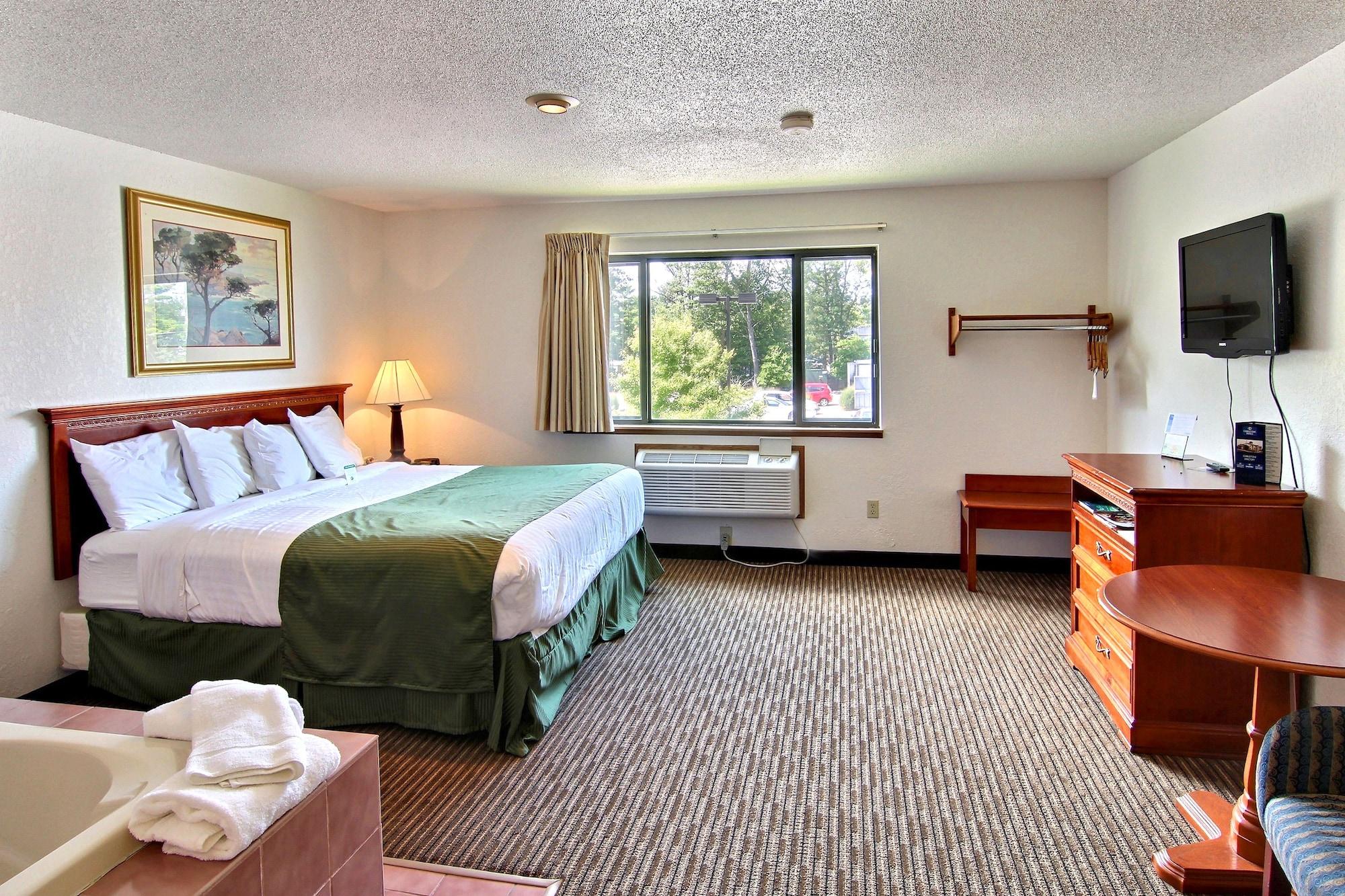 Days Inn & Suites By Wyndham Traverse City Room photo